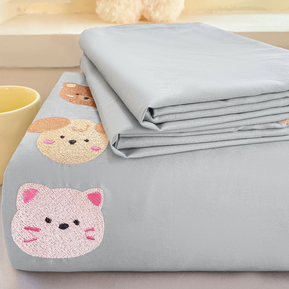 91家纺网 家纺一手货源 找家纺 灰鲸 2025新款全棉刺绣大床床单-懒懒小憩系列 懒懒小憩-灰