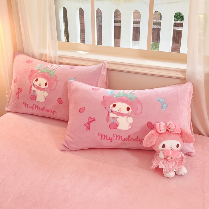 91家纺网 家纺一手货源 找家纺 金爱家 2025新款正版三丽鸥授权大版卡通平网数码印花加厚高克重牛奶绒系列四件套-第一批 绒大版-R魔法美乐蒂