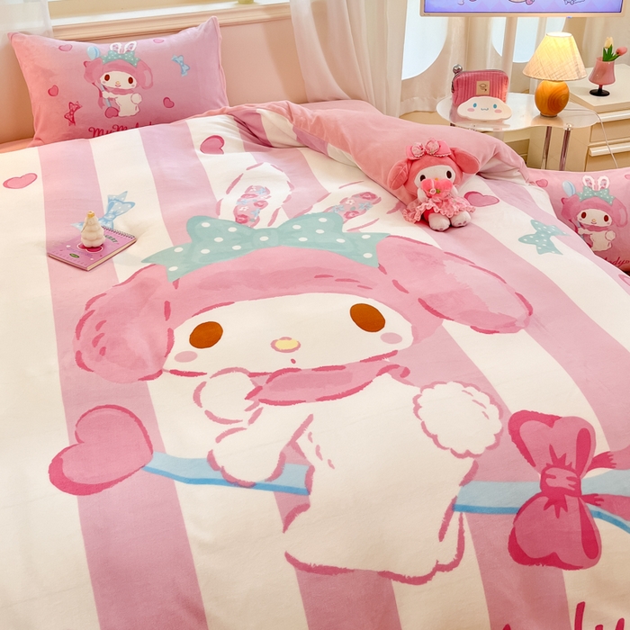 91家纺网 家纺一手货源 找家纺 金爱家 2025新款正版三丽鸥授权大版卡通平网数码印花加厚高克重牛奶绒系列四件套-第一批 绒大版-R魔法美乐蒂