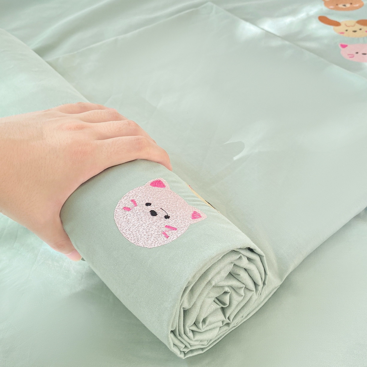 91家纺网 家纺一手货源 找家纺 灰鲸 2025新款全棉刺绣大床床单-懒懒小憩系列 懒懒小憩-绿