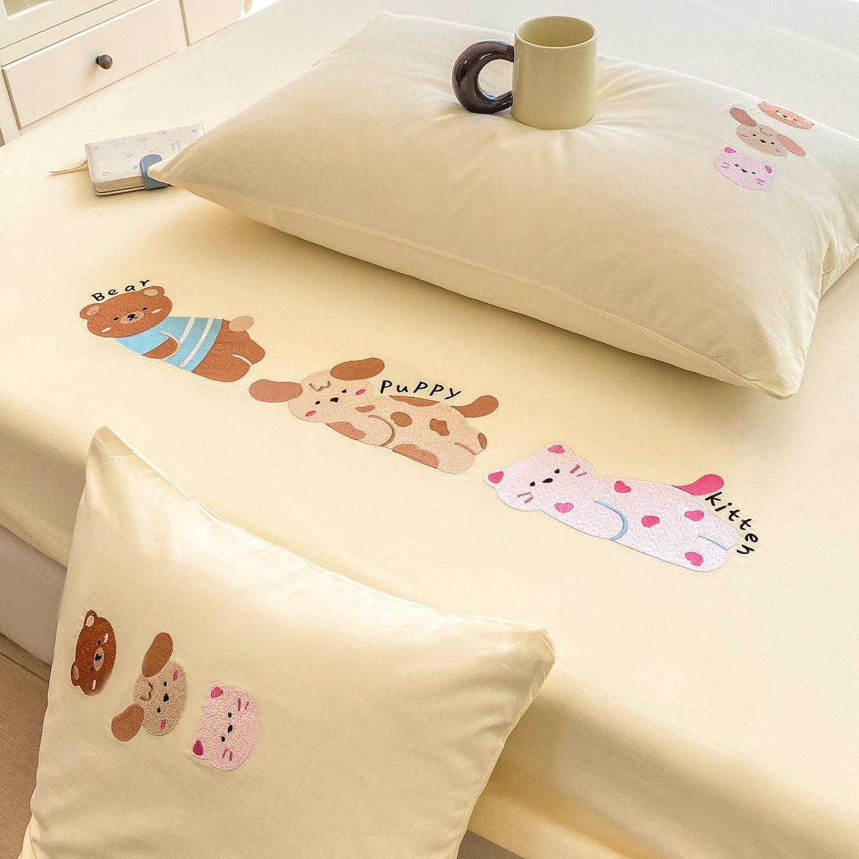 91家纺网 家纺一手货源 找家纺 （总）灰鲸 2025新款全棉刺绣大床床笠-懒懒小憩系列