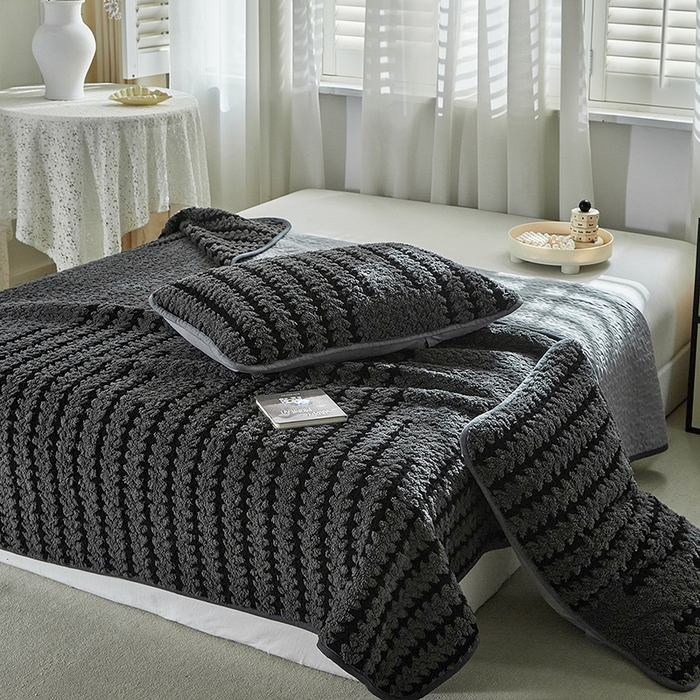 91家纺网 家纺一手货源 找家纺 温宁家纺 2025新款步步高床盖三件套 床盖-步步高复古灰