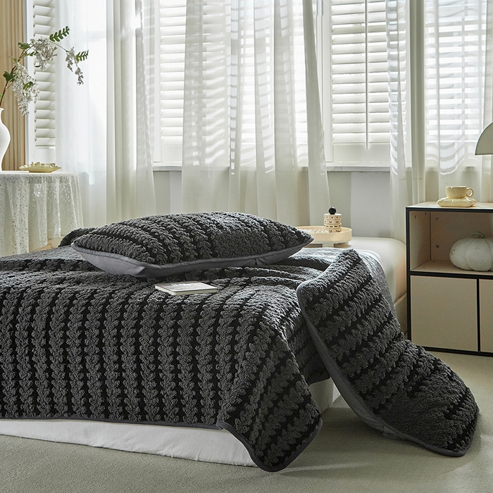 91家纺网 家纺一手货源 找家纺 温宁家纺 2025新款步步高床盖三件套 床盖-步步高复古灰