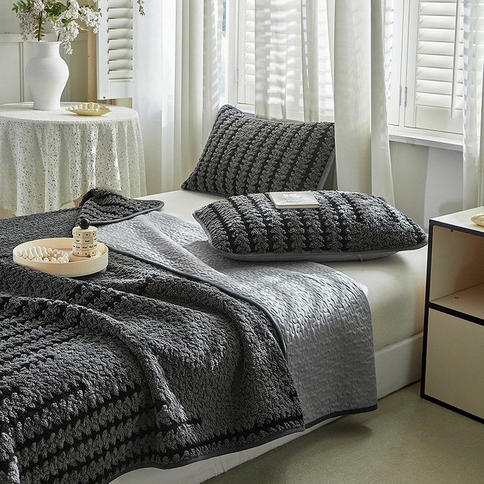 91家纺网 家纺一手货源 找家纺 温宁家纺 2025新款步步高床盖三件套 床盖-步步高复古灰