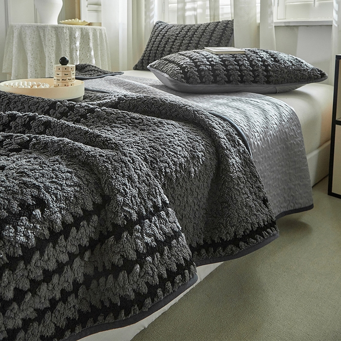 91家纺网 家纺一手货源 找家纺 温宁家纺 2025新款步步高床盖三件套 床盖-步步高复古灰