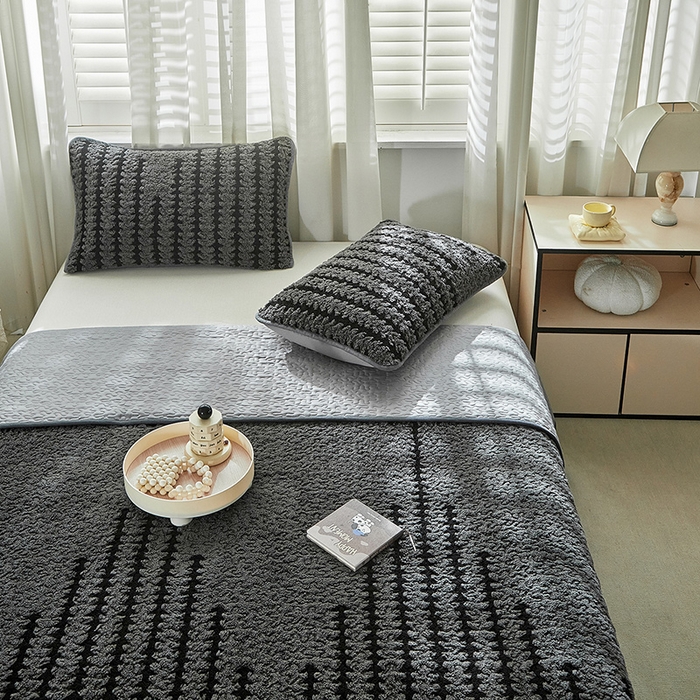 91家纺网 家纺一手货源 找家纺 温宁家纺 2025新款步步高床盖三件套 床盖-步步高复古灰