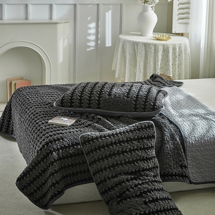 91家纺网 家纺一手货源 找家纺 温宁家纺 2025新款步步高床盖三件套 床盖-步步高复古灰