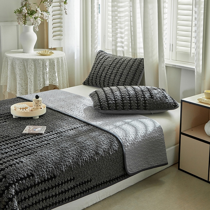 91家纺网 家纺一手货源 找家纺 温宁家纺 2025新款步步高床盖三件套 床盖-步步高复古灰