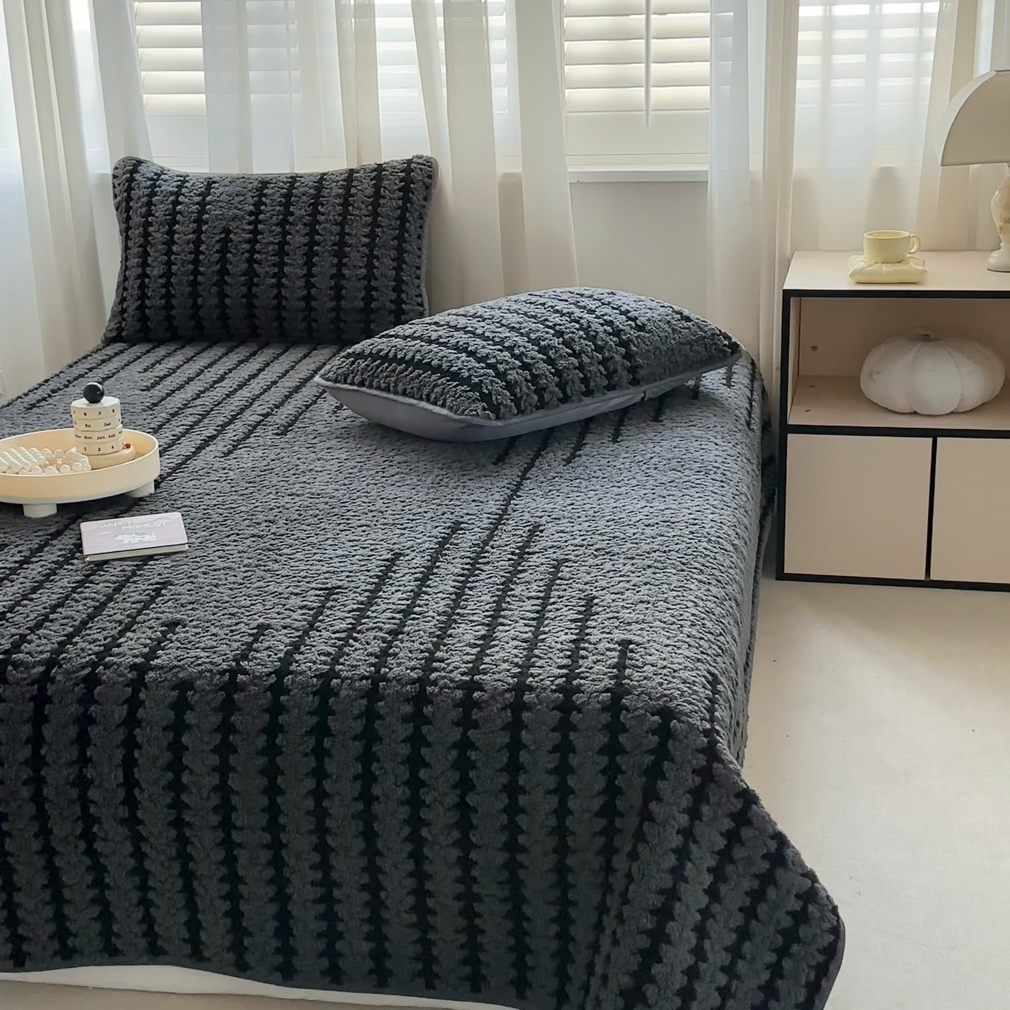 91家纺网 家纺一手货源 找家纺 温宁家纺 2025新款步步高床盖三件套 床盖-步步高复古灰