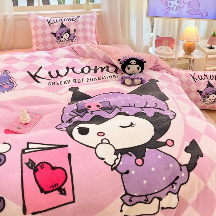 91家纺网 家纺一手货源 找家纺 金爱家 2025新款正版三丽鸥授权大版卡通平网数码印花加厚高克重牛奶绒系列四件套-第一批 绒大版-R亲亲库洛米