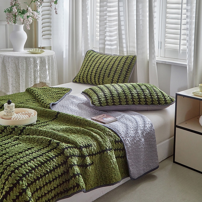 91家纺网 家纺一手货源 找家纺 温宁家纺 2025新款步步高床盖三件套 床盖-步步高军绿