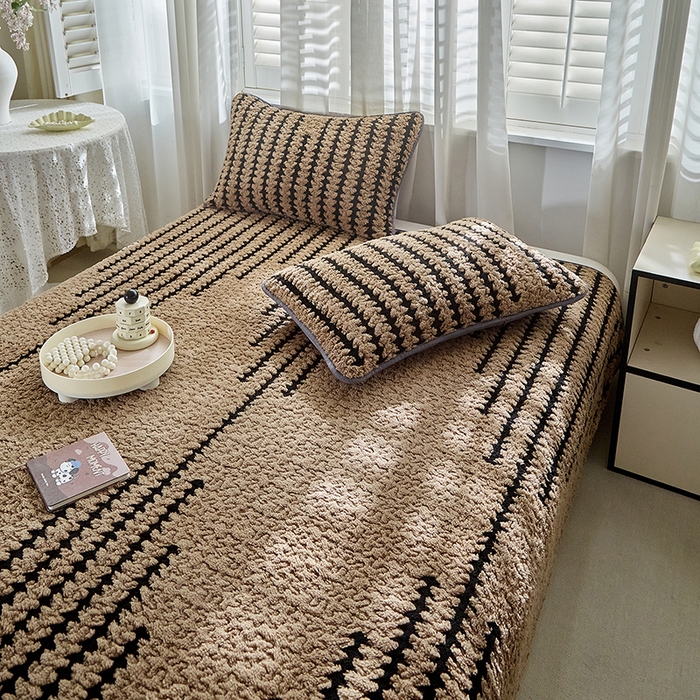 91家纺网 家纺一手货源 找家纺 温宁家纺 2025新款步步高床盖三件套 床盖-步步高咖色