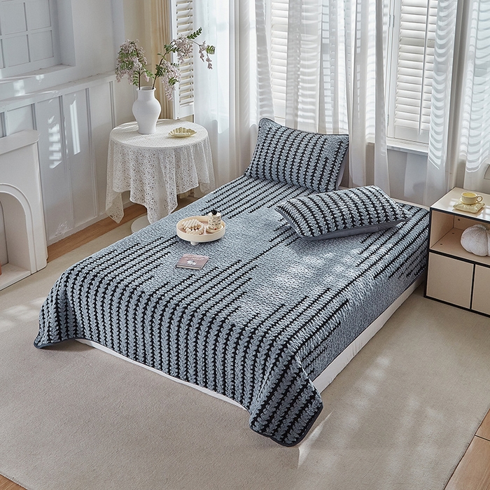 91家纺网 家纺一手货源 找家纺 温宁家纺 2025新款步步高床盖三件套 床盖-步步高雾蓝