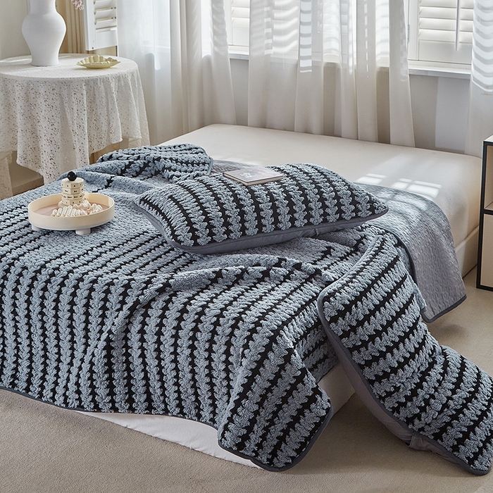 91家纺网 家纺一手货源 找家纺 温宁家纺 2025新款步步高床盖三件套 床盖-步步高雾蓝