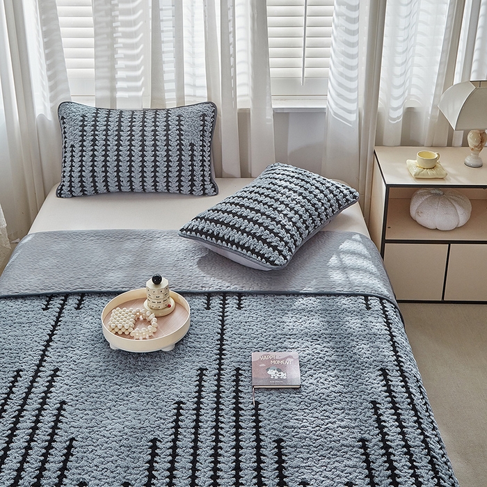 91家纺网 家纺一手货源 找家纺 温宁家纺 2025新款步步高床盖三件套 床盖-步步高雾蓝