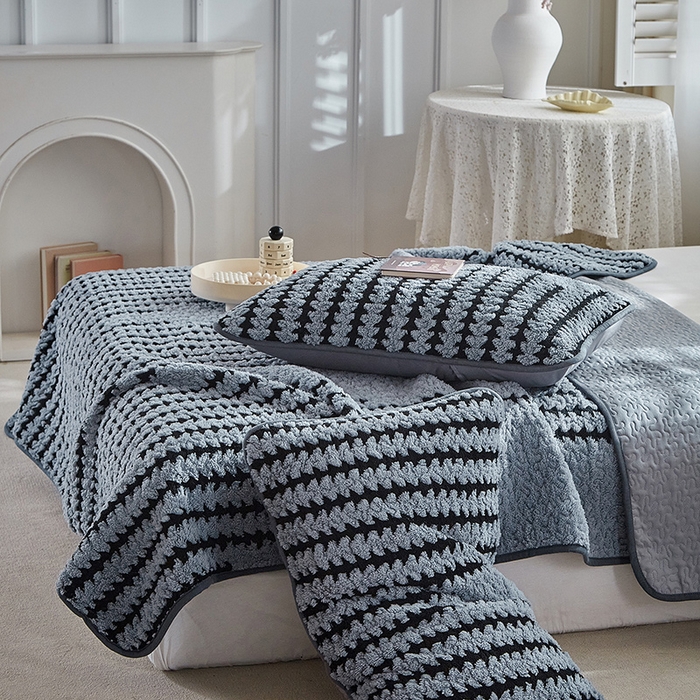 91家纺网 家纺一手货源 找家纺 温宁家纺 2025新款步步高床盖三件套 床盖-步步高雾蓝