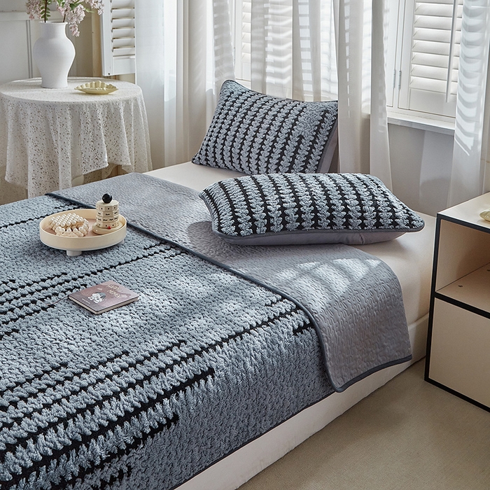 91家纺网 家纺一手货源 找家纺 温宁家纺 2025新款步步高床盖三件套 床盖-步步高雾蓝