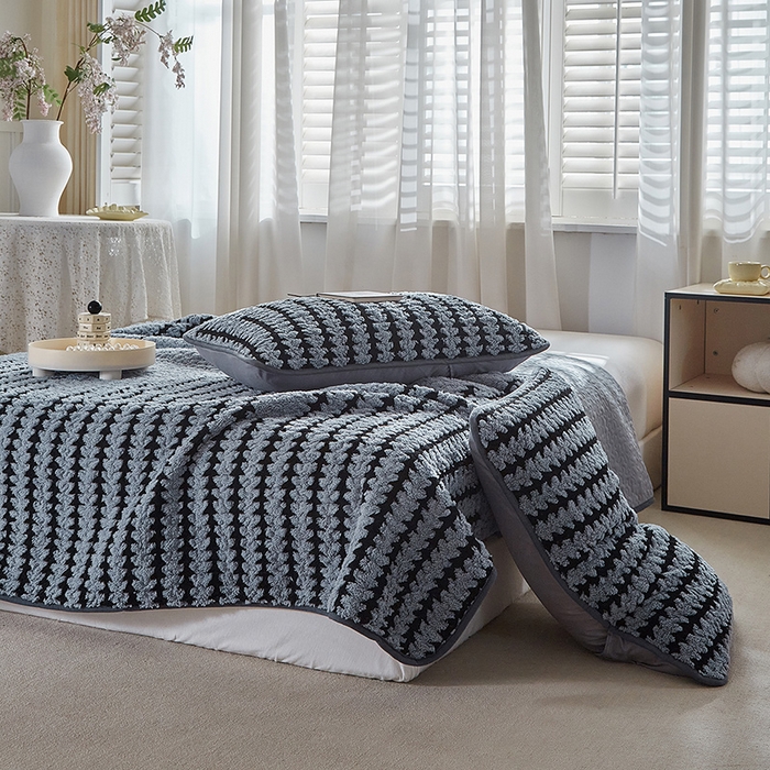 91家纺网 家纺一手货源 找家纺 温宁家纺 2025新款步步高床盖三件套 床盖-步步高雾蓝