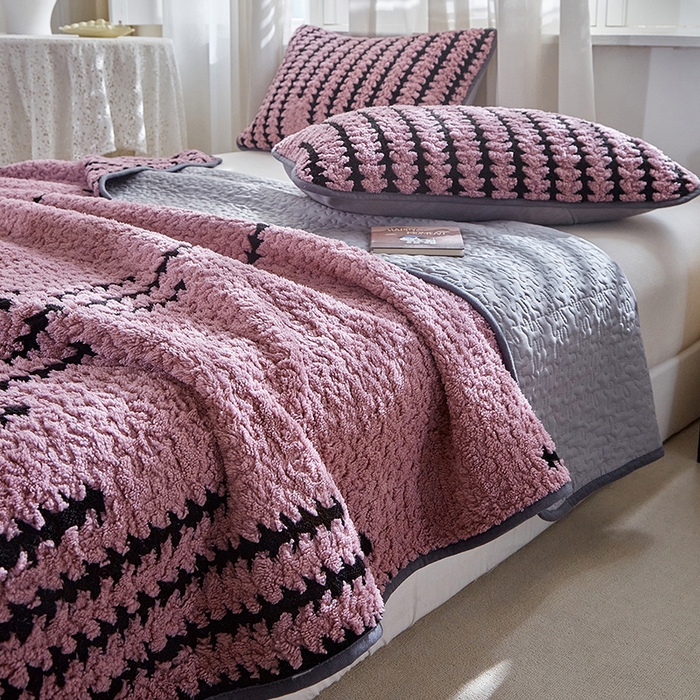 91家纺网 家纺一手货源 找家纺 温宁家纺 2025新款步步高床盖三件套 床盖-步步高香芋紫