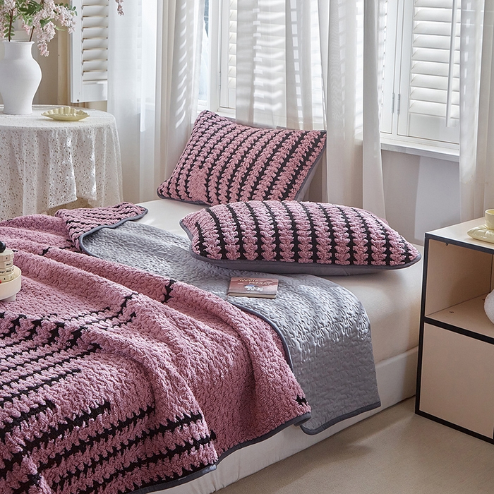 91家纺网 家纺一手货源 找家纺 温宁家纺 2025新款步步高床盖三件套 床盖-步步高香芋紫