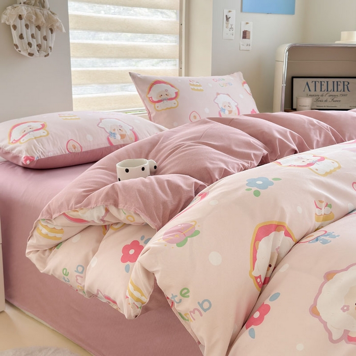 91家纺网 家纺一手货源 找家纺 可可家纺 2025新款印花卡通芦荟棉四件套亲肤床单被套三件套 蜜桃小羊