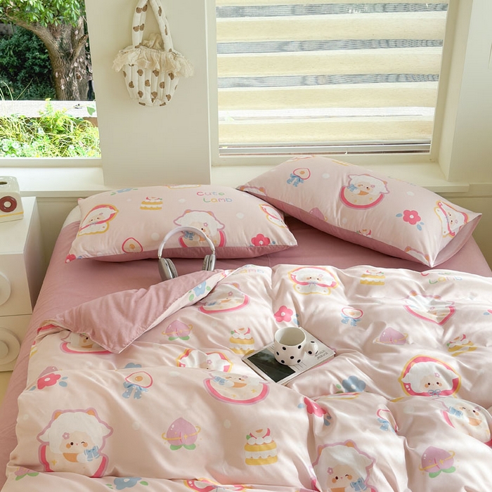 91家纺网 家纺一手货源 找家纺 可可家纺 2025新款印花卡通芦荟棉四件套亲肤床单被套三件套 蜜桃小羊