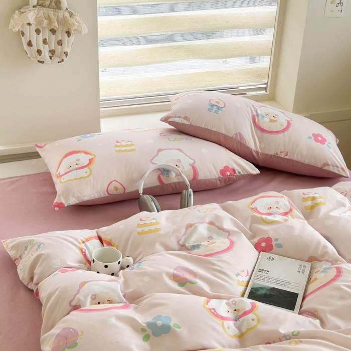91家纺网 家纺一手货源 找家纺 可可家纺 2025新款印花卡通芦荟棉四件套亲肤床单被套三件套 蜜桃小羊