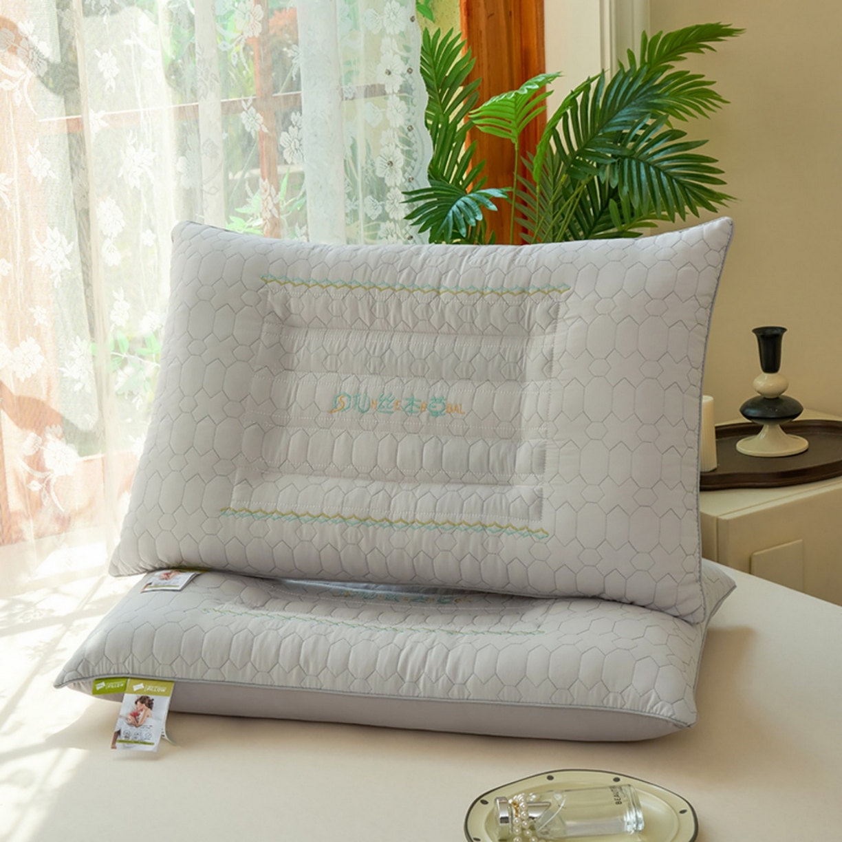 91家纺网 家纺一手货源 找家纺 晚儿 2025新款负离子仙丝本草枕头枕芯 灰色