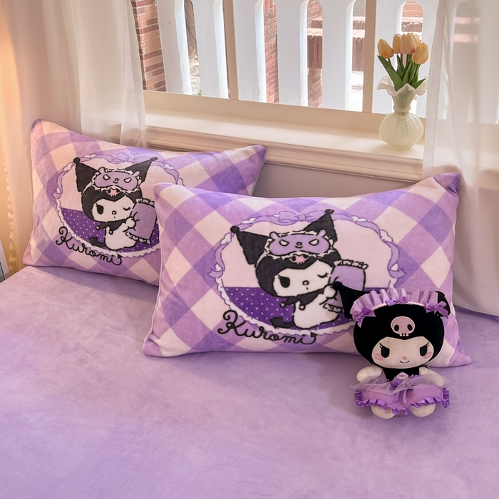 91家纺网 家纺一手货源 找家纺 金爱家 2025新款正版三丽鸥授权大版卡通平网数码印花加厚高克重牛奶绒系列四件套-第一批 绒大版-R糖果库洛米