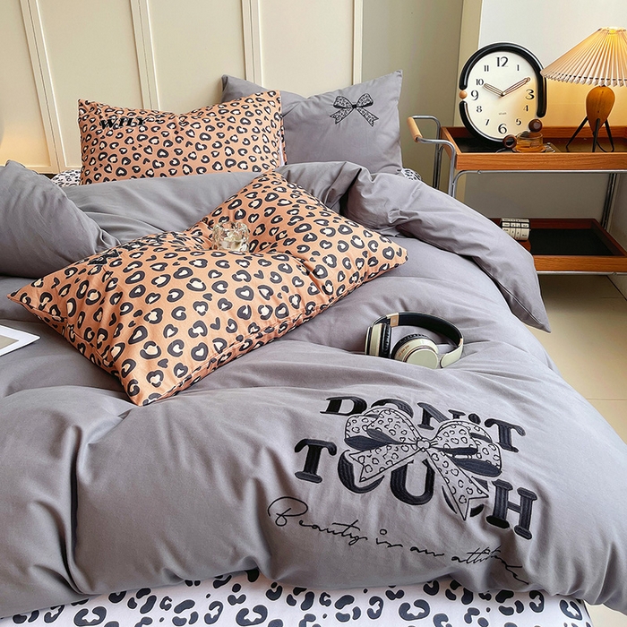 91家纺网 家纺一手货源 找家纺 （总）炫拼家纺 2025新款丝蕴系列全棉纯棉磨毛绣花蝴蝶结豹纹纯棉四件套-丝蕴,丝蕴-秘密花园,丝蕴-蓝色记忆,丝蕴-漫步者,丝蕴-半糖主义,丝蕴-爱情手札