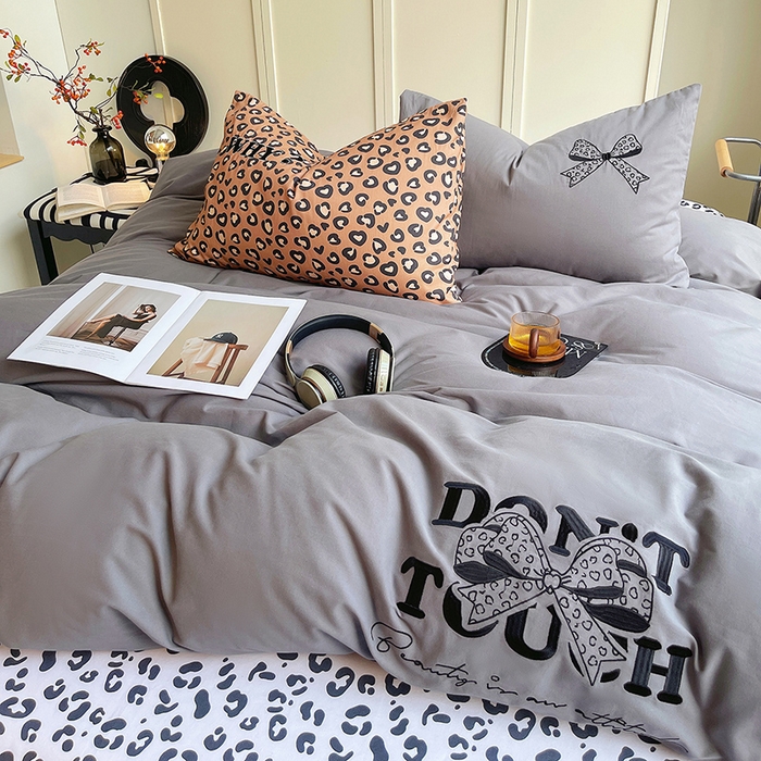 91家纺网 家纺一手货源 找家纺 （总）炫拼家纺 2025新款丝蕴系列全棉纯棉磨毛绣花蝴蝶结豹纹纯棉四件套-丝蕴