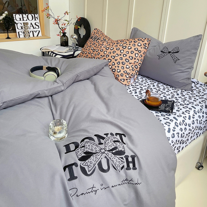 91家纺网 家纺一手货源 找家纺 （总）炫拼家纺 2025新款丝蕴系列全棉纯棉磨毛绣花蝴蝶结豹纹纯棉四件套-丝蕴