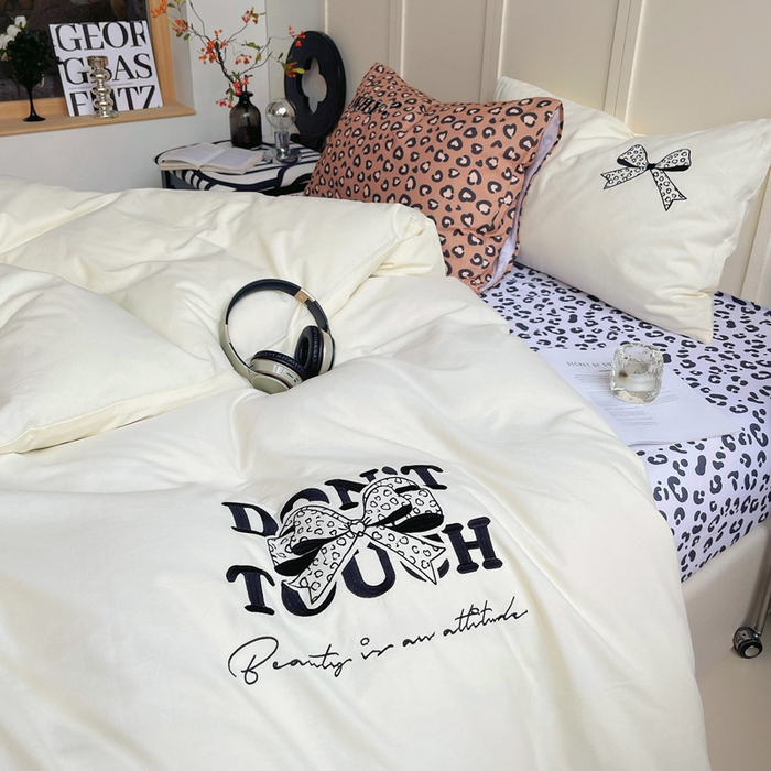 91家纺网 家纺一手货源 找家纺 炫拼家纺 2026新款丝蕴系列全棉纯棉磨毛绣花蝴蝶结豹纹纯棉四件套-丝蕴 丝蕴-爱情手札