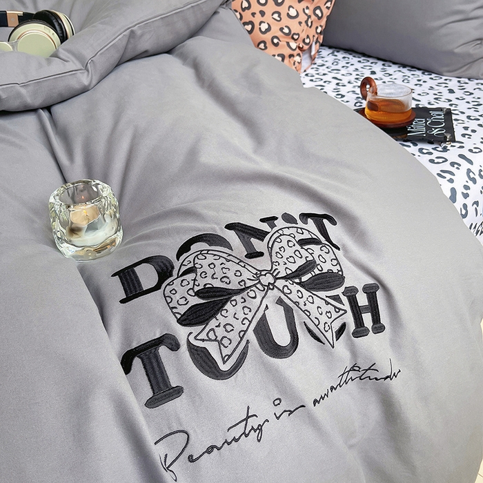 91家纺网 家纺一手货源 找家纺 （总）炫拼家纺 2025新款丝蕴系列全棉纯棉磨毛绣花蝴蝶结豹纹纯棉四件套-丝蕴