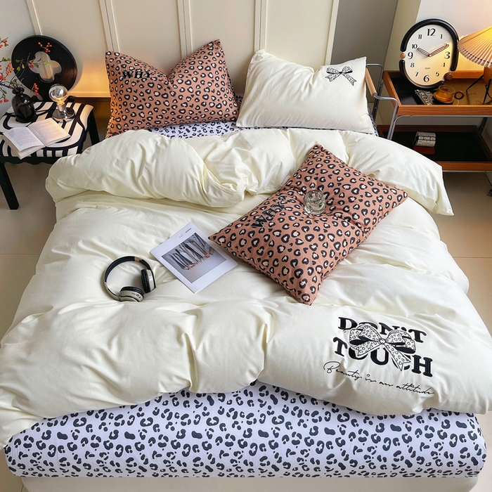 91家纺网 家纺一手货源 找家纺 炫拼家纺 2026新款丝蕴系列全棉纯棉磨毛绣花蝴蝶结豹纹纯棉四件套-丝蕴 丝蕴-爱情手札