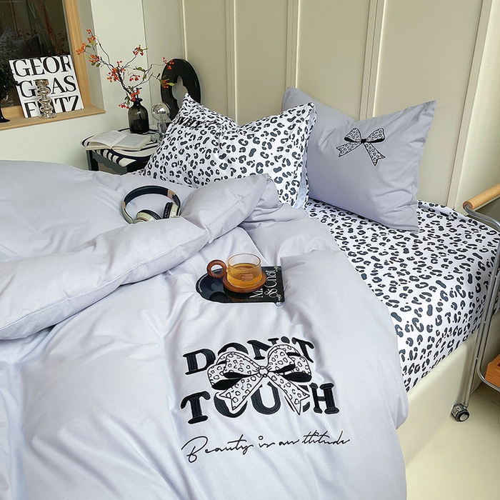 91家纺网 家纺一手货源 找家纺 炫拼家纺 2026新款丝蕴系列全棉纯棉磨毛绣花蝴蝶结豹纹纯棉四件套-丝蕴 丝蕴-蓝色记忆