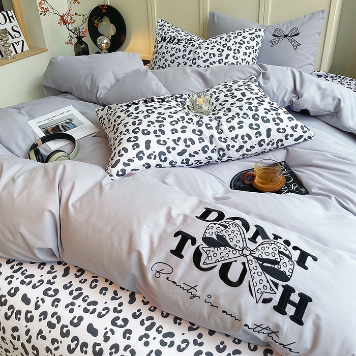 91家纺网 家纺一手货源 找家纺 炫拼家纺 2026新款丝蕴系列全棉纯棉磨毛绣花蝴蝶结豹纹纯棉四件套-丝蕴 丝蕴-蓝色记忆