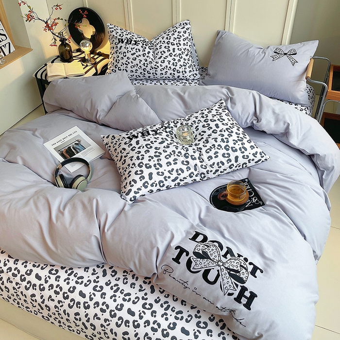 91家纺网 家纺一手货源 找家纺 炫拼家纺 2026新款丝蕴系列全棉纯棉磨毛绣花蝴蝶结豹纹纯棉四件套-丝蕴 丝蕴-蓝色记忆