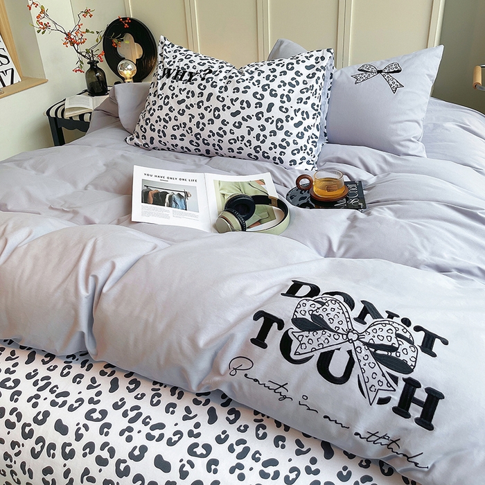 91家纺网 家纺一手货源 找家纺 炫拼家纺 2026新款丝蕴系列全棉纯棉磨毛绣花蝴蝶结豹纹纯棉四件套-丝蕴 丝蕴-蓝色记忆