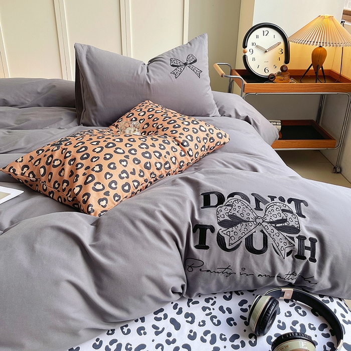 91家纺网 家纺一手货源 找家纺 炫拼家纺 2026新款丝蕴系列全棉纯棉磨毛绣花蝴蝶结豹纹纯棉四件套-丝蕴 丝蕴-漫步者