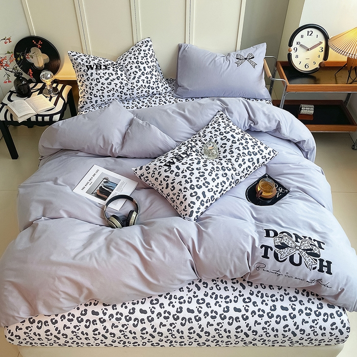 91家纺网 家纺一手货源 找家纺 炫拼家纺 2026新款丝蕴系列全棉纯棉磨毛绣花蝴蝶结豹纹纯棉四件套-丝蕴 丝蕴-蓝色记忆