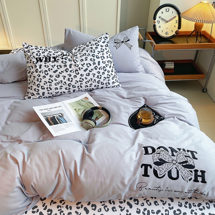 91家纺网 家纺一手货源 找家纺 炫拼家纺 2026新款丝蕴系列全棉纯棉磨毛绣花蝴蝶结豹纹纯棉四件套-丝蕴 丝蕴-蓝色记忆