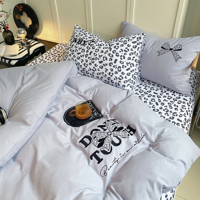 91家纺网 家纺一手货源 找家纺 炫拼家纺 2026新款丝蕴系列全棉纯棉磨毛绣花蝴蝶结豹纹纯棉四件套-丝蕴 丝蕴-蓝色记忆