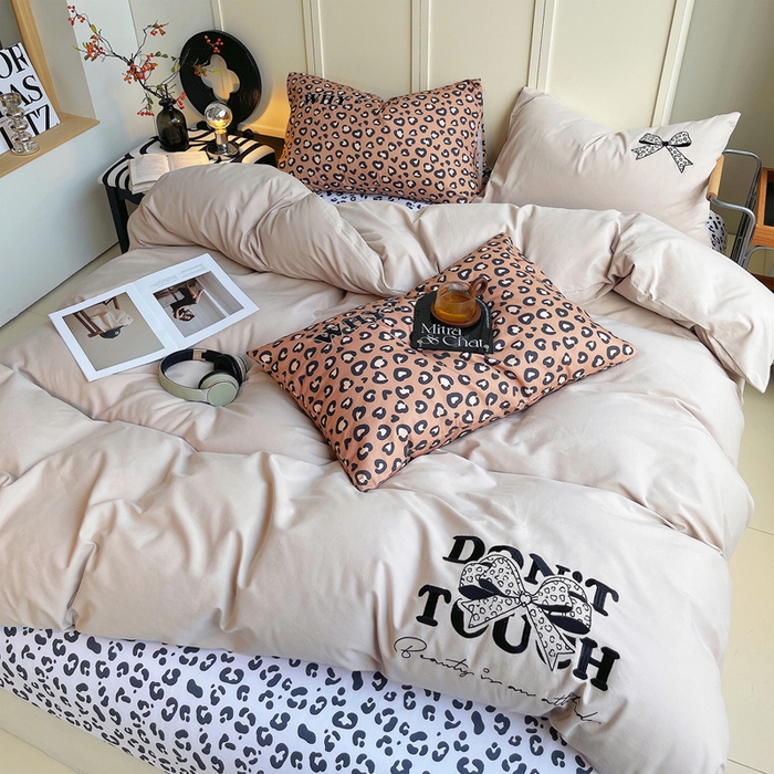 91家纺网 家纺一手货源 找家纺 炫拼家纺 2026新款丝蕴系列全棉纯棉磨毛绣花蝴蝶结豹纹纯棉四件套-丝蕴 丝蕴-半糖主义