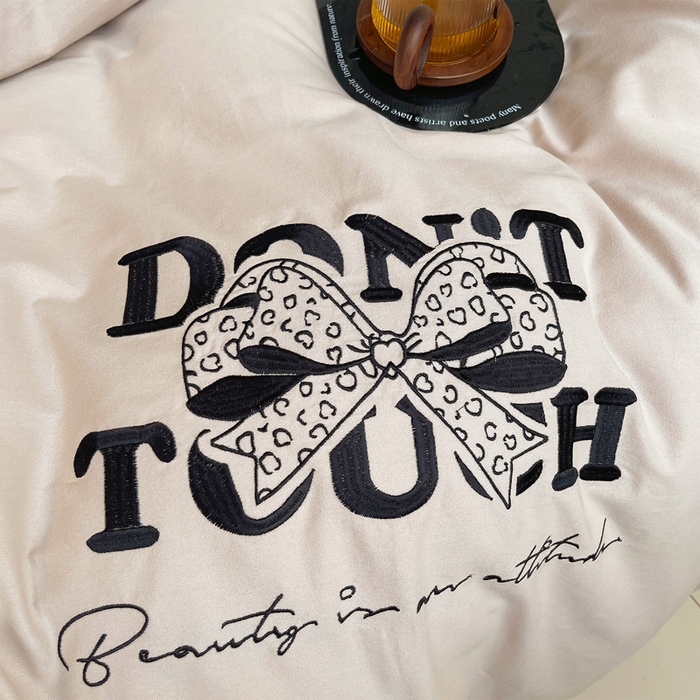 91家纺网 家纺一手货源 找家纺 炫拼家纺 2026新款丝蕴系列全棉纯棉磨毛绣花蝴蝶结豹纹纯棉四件套-丝蕴 丝蕴-半糖主义