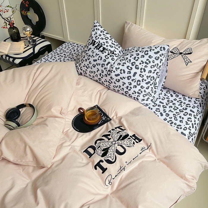 91家纺网 家纺一手货源 找家纺 炫拼家纺 2026新款丝蕴系列全棉纯棉磨毛绣花蝴蝶结豹纹纯棉四件套-丝蕴 丝蕴-秘密花园