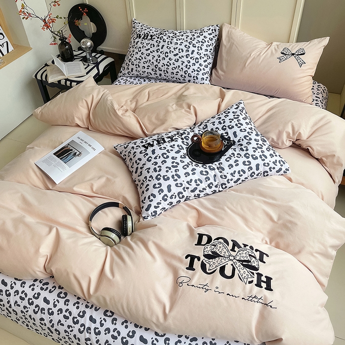 91家纺网 家纺一手货源 找家纺 炫拼家纺 2026新款丝蕴系列全棉纯棉磨毛绣花蝴蝶结豹纹纯棉四件套-丝蕴 丝蕴-秘密花园