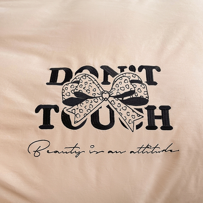 91家纺网 家纺一手货源 找家纺 炫拼家纺 2026新款丝蕴系列全棉纯棉磨毛绣花蝴蝶结豹纹纯棉四件套-丝蕴 丝蕴-秘密花园