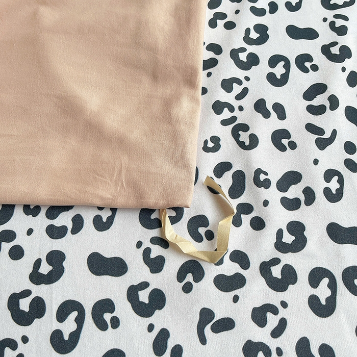 91家纺网 家纺一手货源 找家纺 炫拼家纺 2026新款丝蕴系列全棉纯棉磨毛绣花蝴蝶结豹纹纯棉四件套-丝蕴 丝蕴-秘密花园