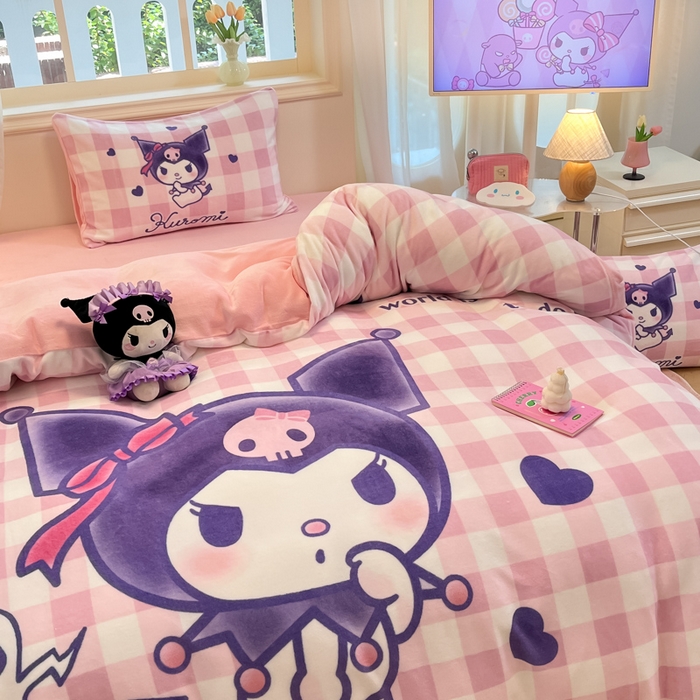 91家纺网 家纺一手货源 找家纺 金爱家 2025新款正版三丽鸥授权大版卡通平网数码印花加厚高克重牛奶绒系列四件套-第一批 绒大版-R甜趣库洛米